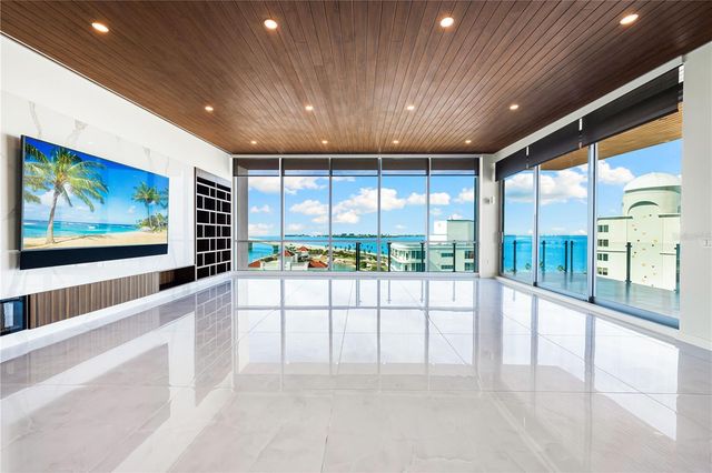 111 GOLDEN GATE POINT 801PH, Sarasota, FL 34236