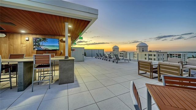 111 GOLDEN GATE POINT 801PH, Sarasota, FL 34236