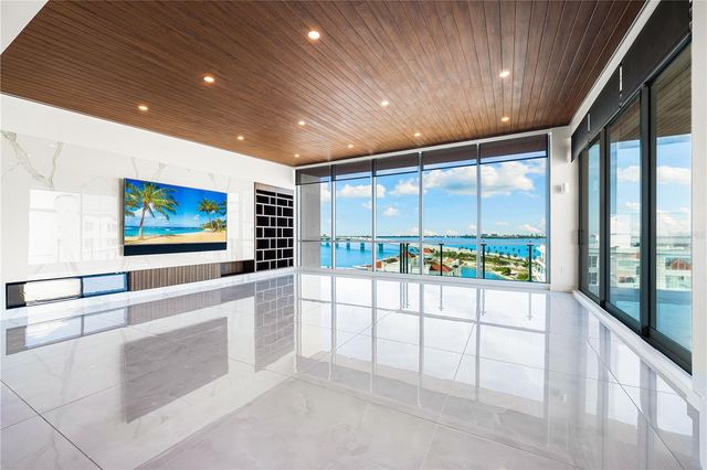 111 GOLDEN GATE POINT 801PH, Sarasota, FL 34236