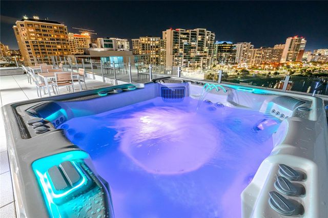 111 GOLDEN GATE 801PH, Sarasota, FL 34236