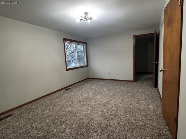 15721 Huntcliff Drive, Macomb, MI 48044