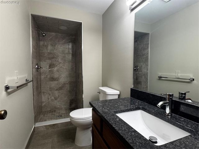 15721 Huntcliff Drive, Macomb, MI 48044