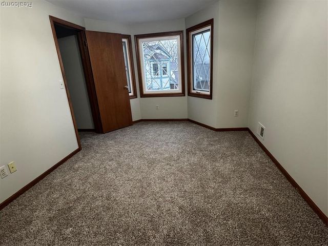 15721 Huntcliff Drive, Macomb, MI 48044