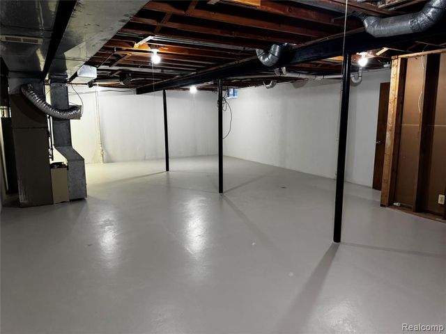 15721 Huntcliff Drive, Macomb, MI 48044