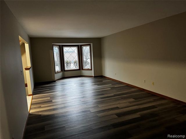 15721 Huntcliff Drive, Macomb, MI 48044