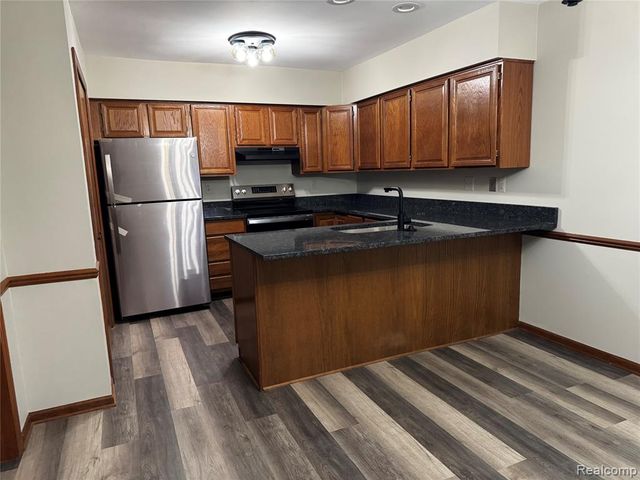 15721 Huntcliff Drive, Macomb, MI 48044