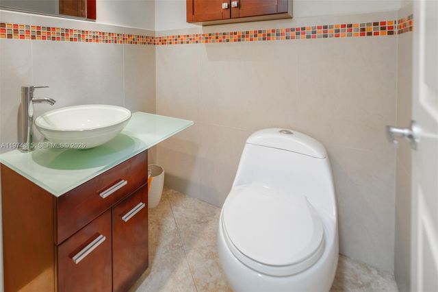 1980 S Ocean Dr 21M, Hallandale Beach, FL 33009