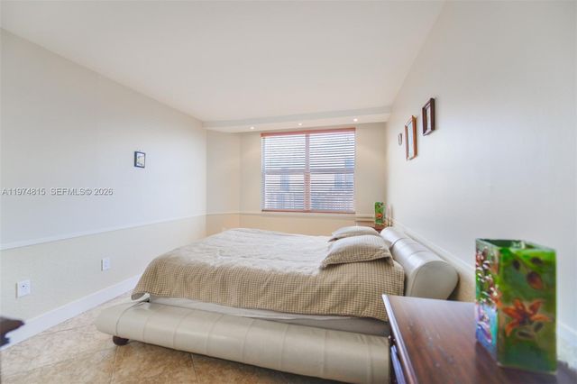 1980 S Ocean Dr 21M, Hallandale Beach, FL 33009