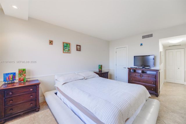 1980 S Ocean Dr 21M, Hallandale Beach, FL 33009