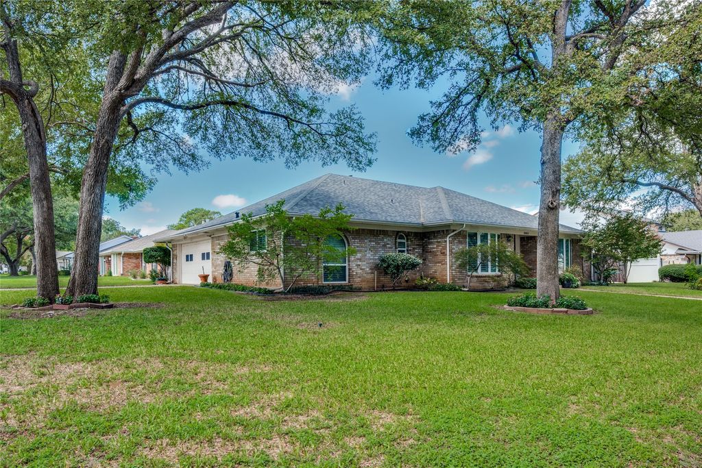 2002 Elmhurst Drive, Arlington, TX 76012 — photo 2