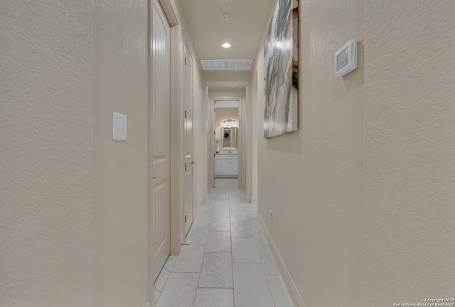 300 Abrego Lake, Floresville, TX 78114