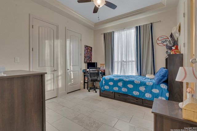 300 Abrego Lake, Floresville, TX 78114