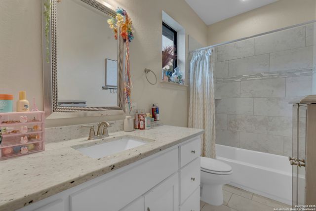 300 Abrego Lake, Floresville, TX 78114