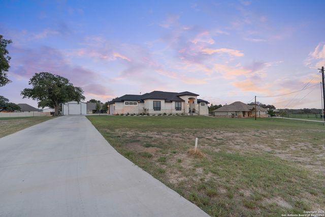 300 Abrego Lake, Floresville, TX 78114