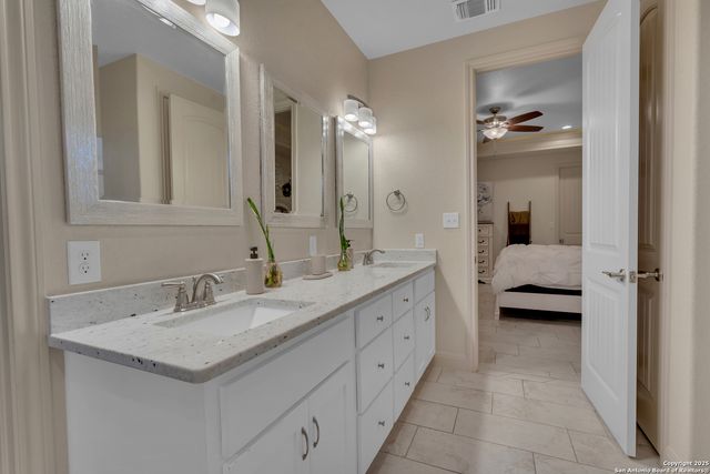 300 Abrego Lake, Floresville, TX 78114