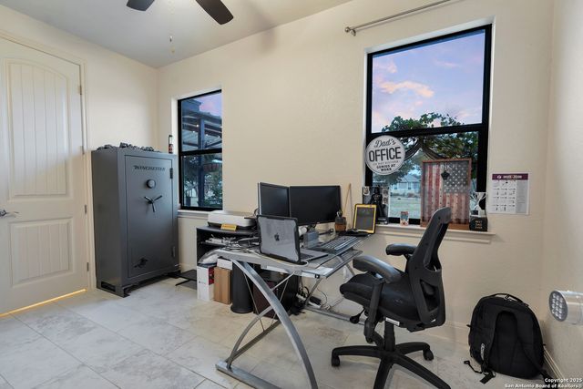 300 Abrego Lake, Floresville, TX 78114