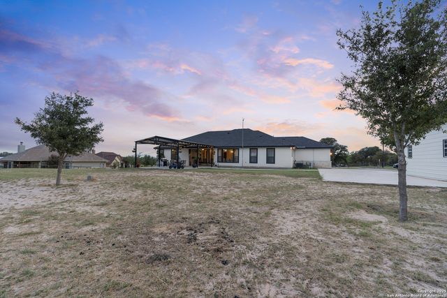 300 Abrego Lake, Floresville, TX 78114