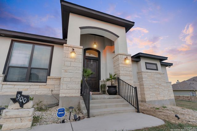 300 Abrego Lake, Floresville, TX 78114