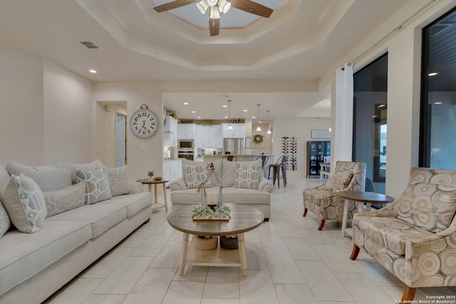 300 Abrego Lake, Floresville, TX 78114