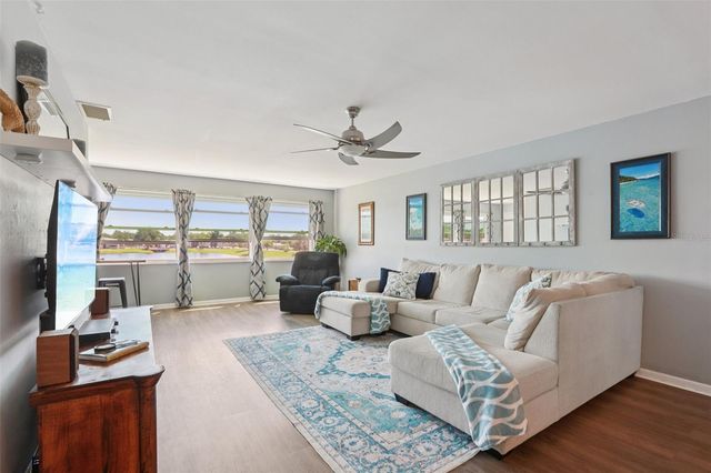 3850 13TH AVENUE N 210, St Petersburg, FL 33713