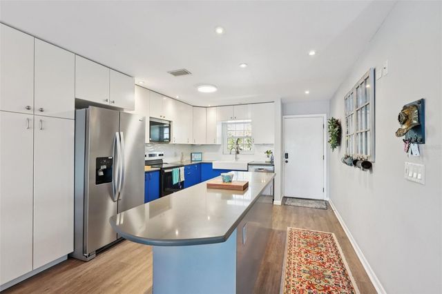 3850 13TH AVENUE N 210, St Petersburg, FL 33713