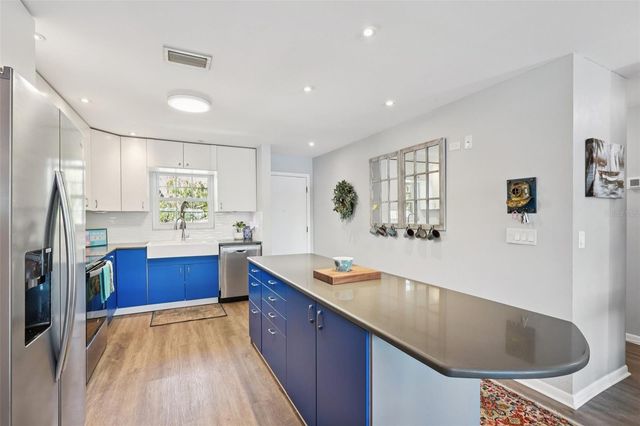 3850 13TH AVENUE N 210, St Petersburg, FL 33713