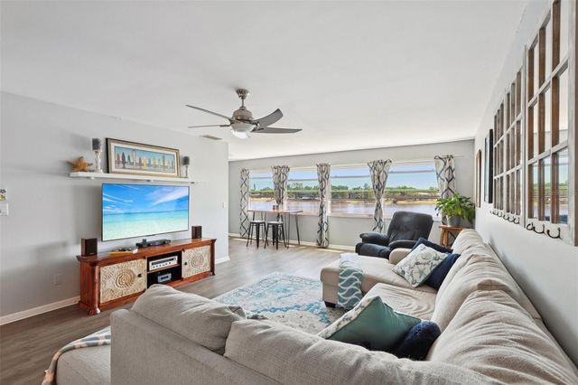 3850 13TH AVENUE N 210, St Petersburg, FL 33713