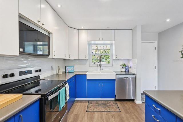 3850 13TH AVENUE N 210, St Petersburg, FL 33713