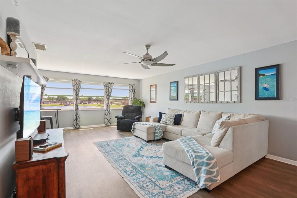 Image 11 of property listing at 3850 13TH AVENUE N 210, St Petersburg, FL 33713