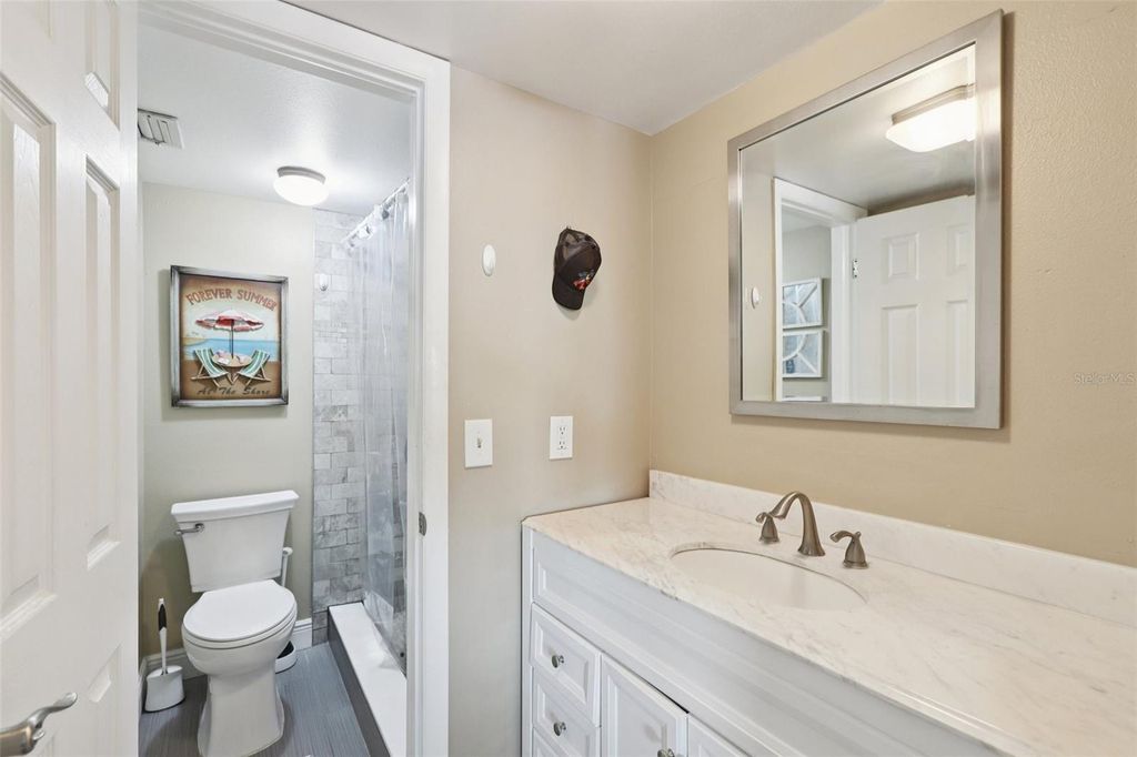 Image 21 of property listing at 3850 13TH AVENUE N 210, St Petersburg, FL 33713