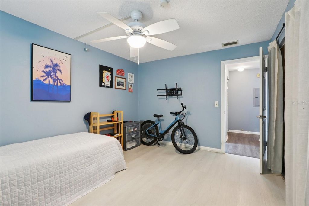 Image 23 of property listing at 3850 13TH AVENUE N 210, St Petersburg, FL 33713