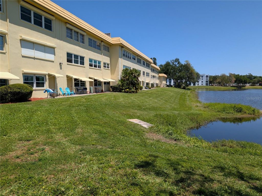 Image 27 of property listing at 3850 13TH AVENUE N 210, St Petersburg, FL 33713