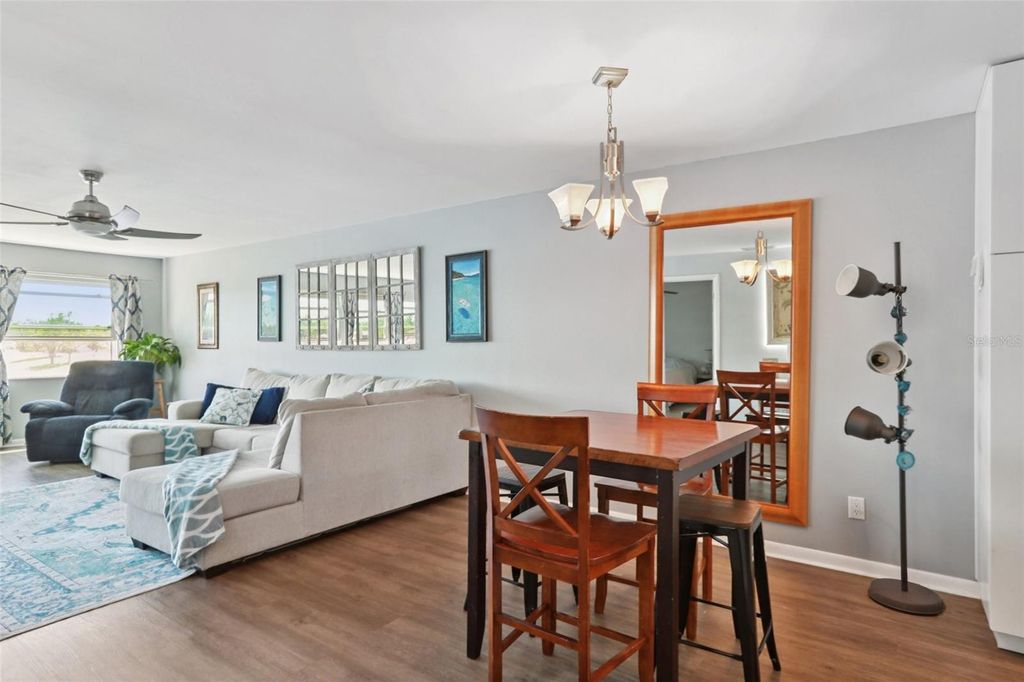 Image 10 of property listing at 3850 13TH AVENUE N 210, St Petersburg, FL 33713