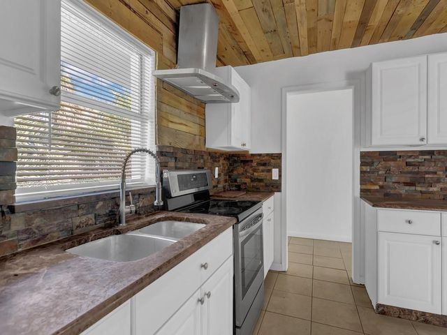 703 5th Place SW, Vero Beach, FL 32962