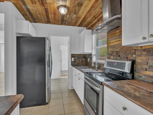 703 5th Place SW, Vero Beach, FL 32962