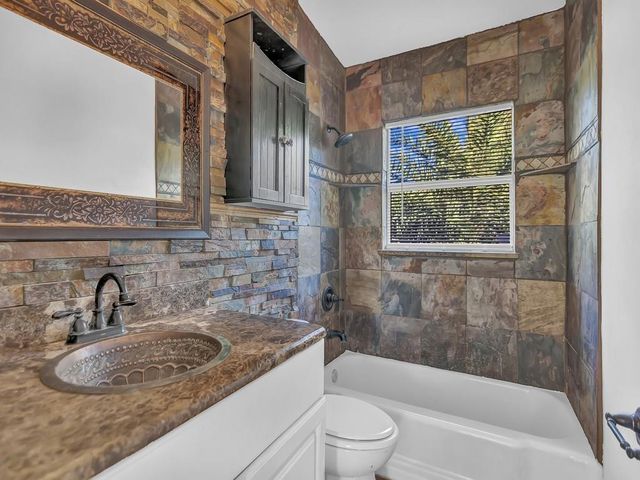 703 5th Place SW, Vero Beach, FL 32962