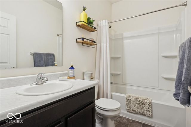 452 Haywood Drive, Greenfield, IN 46140