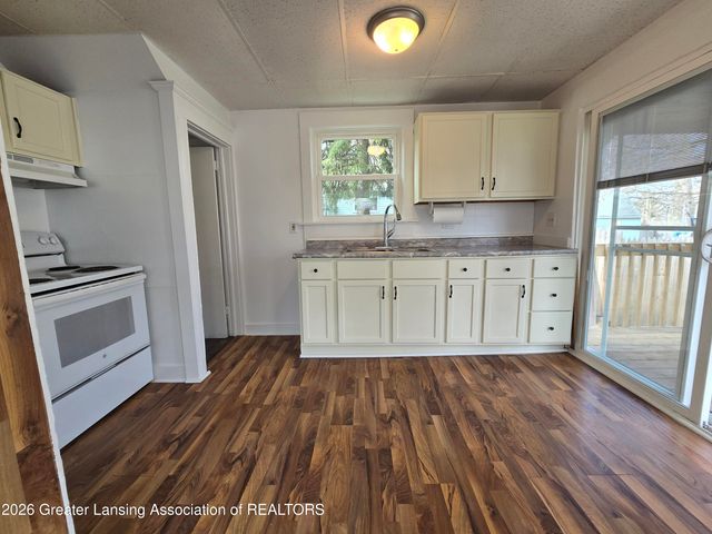 610 Bluff Street, Lansing, MI 48906