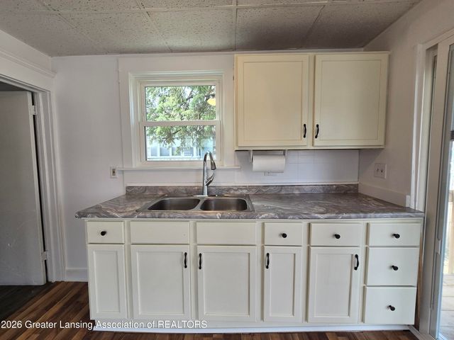 610 Bluff Street, Lansing, MI 48906