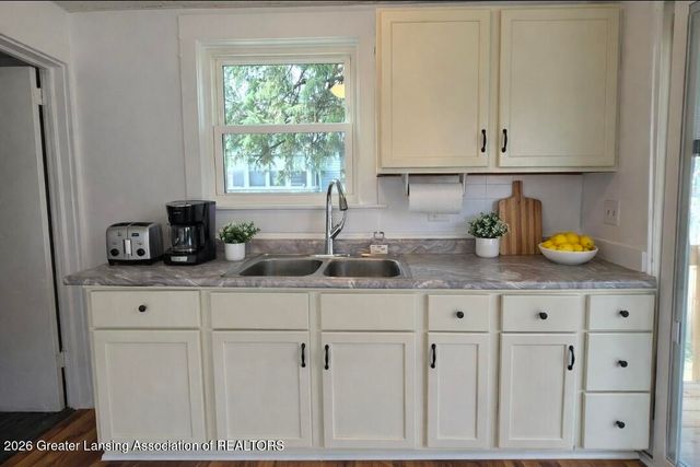 610 Bluff Street, Lansing, MI 48906