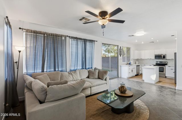 220 W BEECHNUT Place, Chandler, AZ 85248