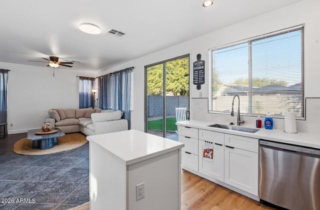 220 W BEECHNUT Place, Chandler, AZ 85248