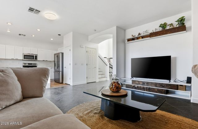 220 W BEECHNUT Place, Chandler, AZ 85248