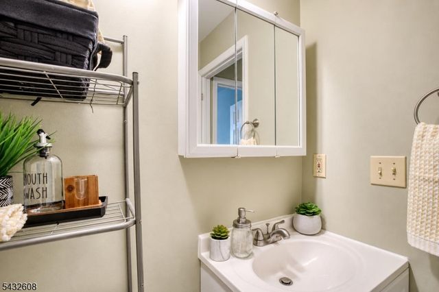 9 Tanglewood Ct 1, South Brunswick Twp., NJ 08852