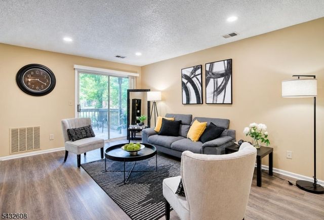 9 Tanglewood Ct 1, South Brunswick Twp., NJ 08852