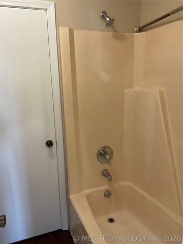 8709 E 135th Street S, Bixby, OK 74008