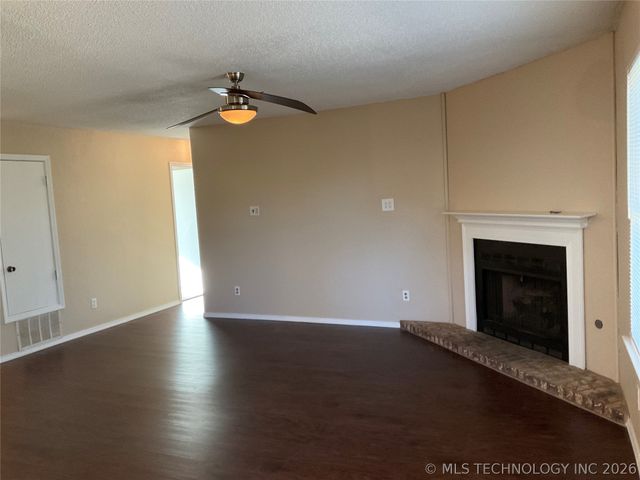 8709 E 135th Street S, Bixby, OK 74008