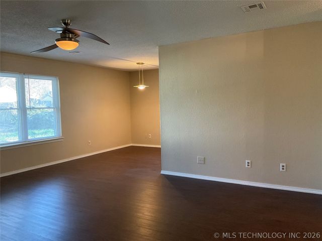 8709 E 135th Street S, Bixby, OK 74008