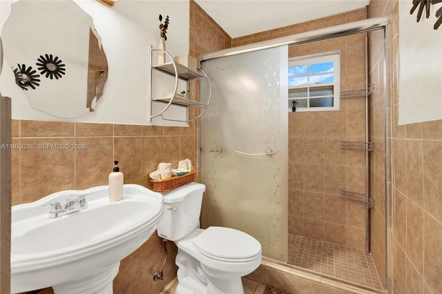 7320 NW 2nd St, Pembroke Pines, FL 33024