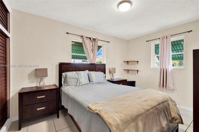 7320 NW 2nd St, Pembroke Pines, FL 33024